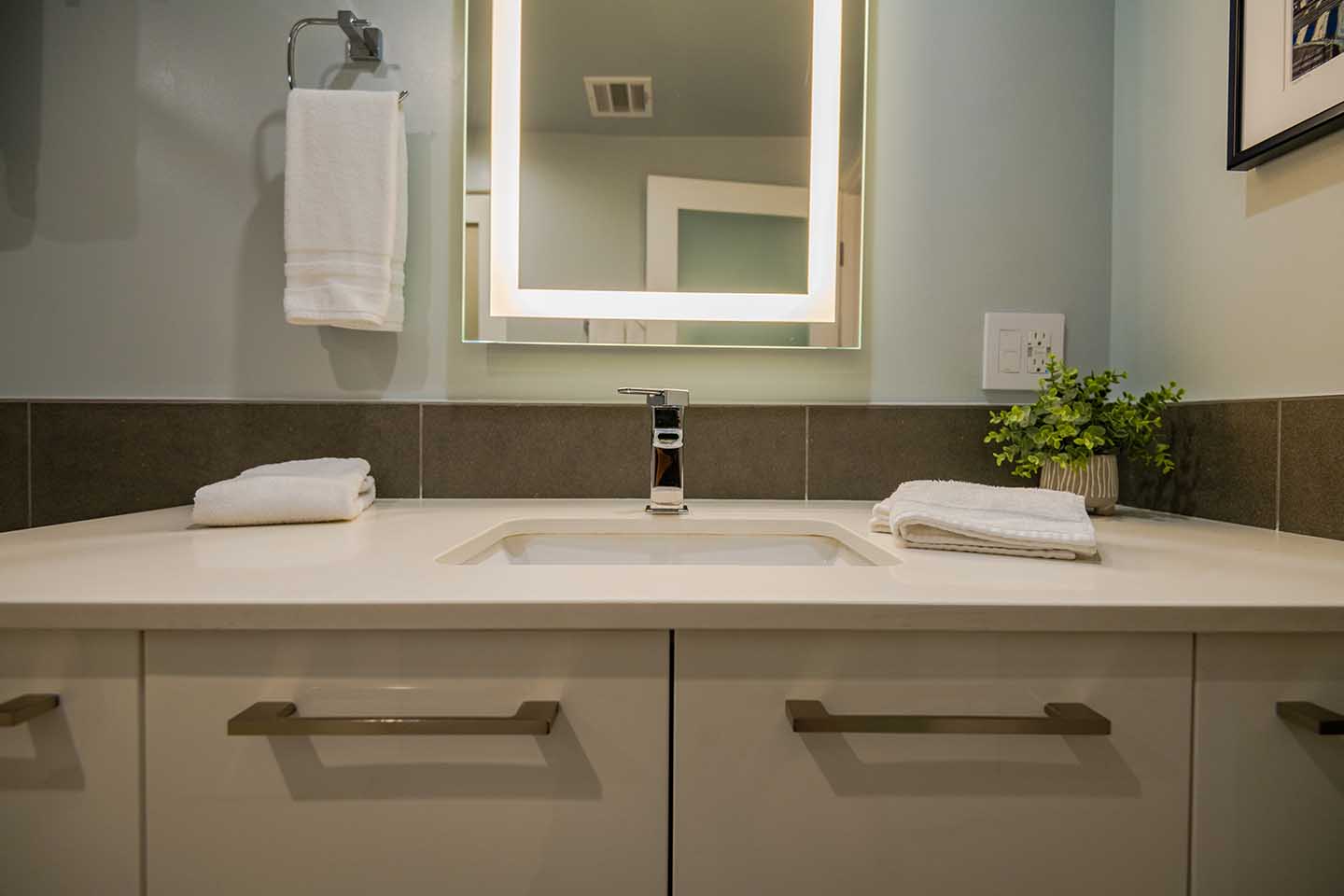 The Broadway Den Bathroom